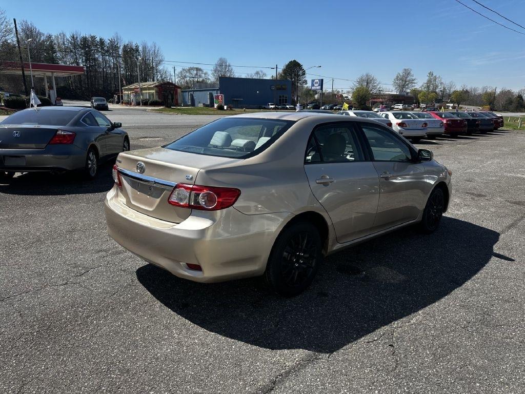 Toyota Corolla LE 4-Speed AT 2012