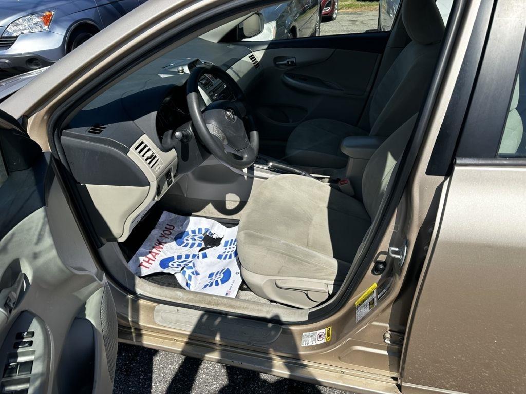 Toyota Corolla LE 4-Speed AT 2012