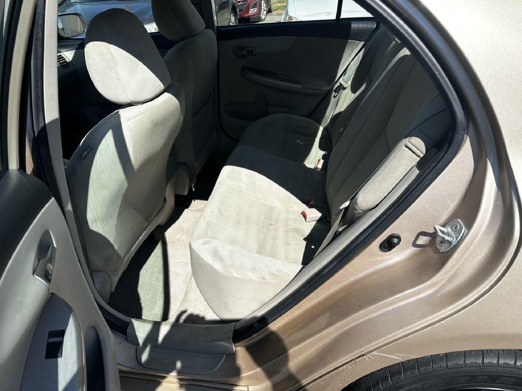 Toyota Corolla LE 4-Speed AT 2012