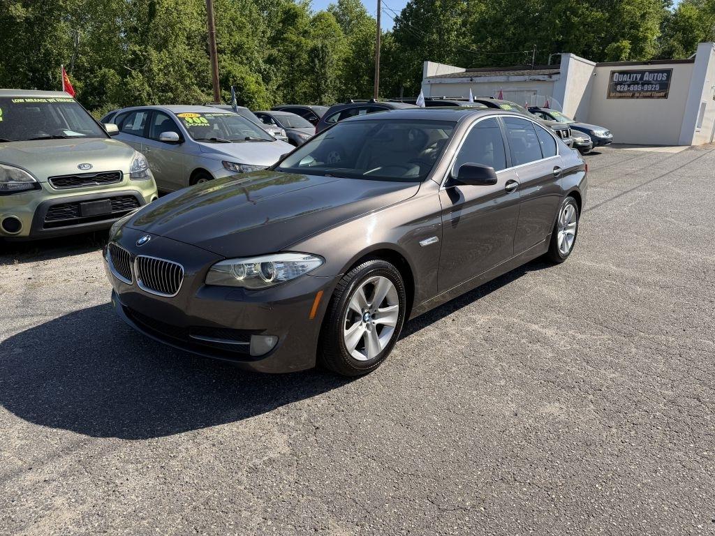 BMW 5-Series 528i 2011