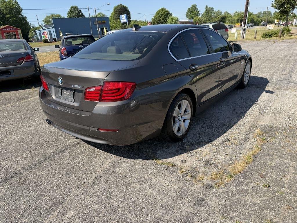 BMW 5-Series 528i 2011