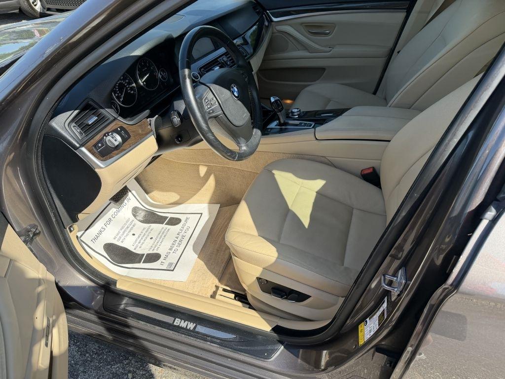 BMW 5-Series 528i 2011