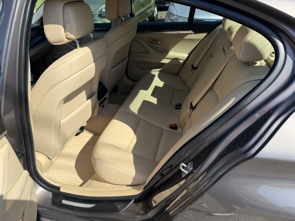 BMW 5-Series 528i 2011