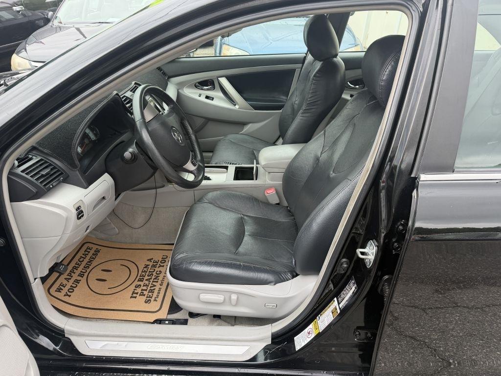 Toyota Camry SE 6-Spd MT 2010