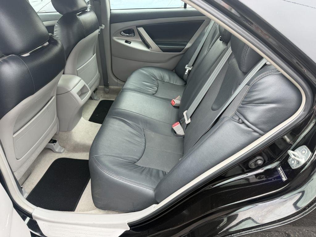 Toyota Camry SE 6-Spd MT 2010