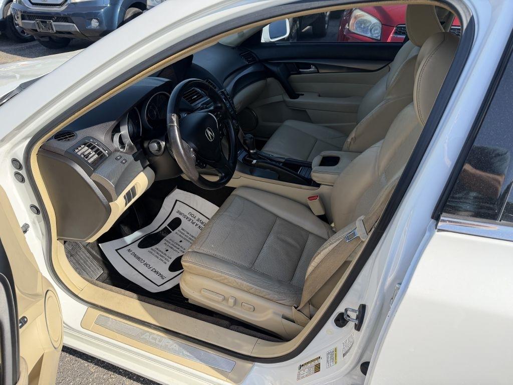 Acura TL 6-Speed AT with Tech Package 2012