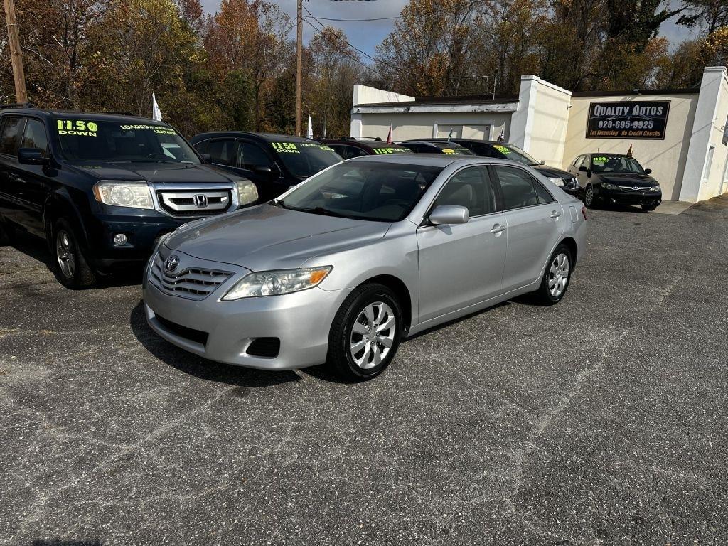 Toyota Camry LE 6-Spd AT 2010