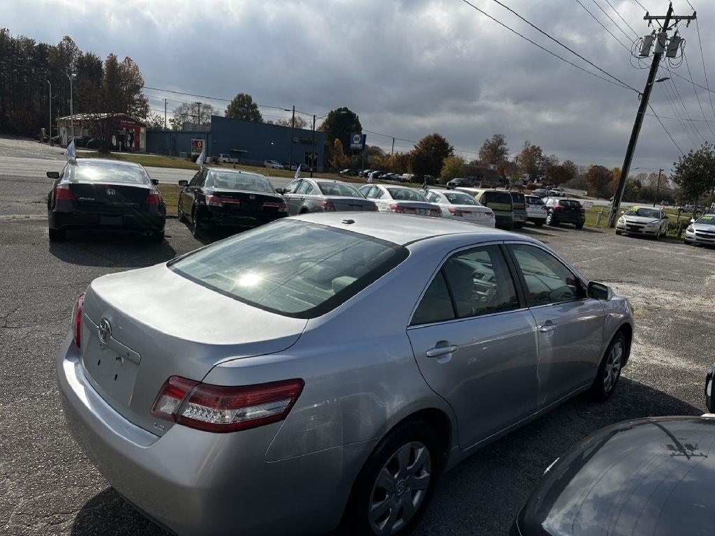 Toyota Camry LE 6-Spd AT 2010