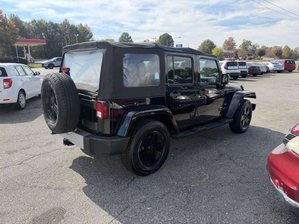 Jeep Wrangler Unlimited Sahara 2WD 2010