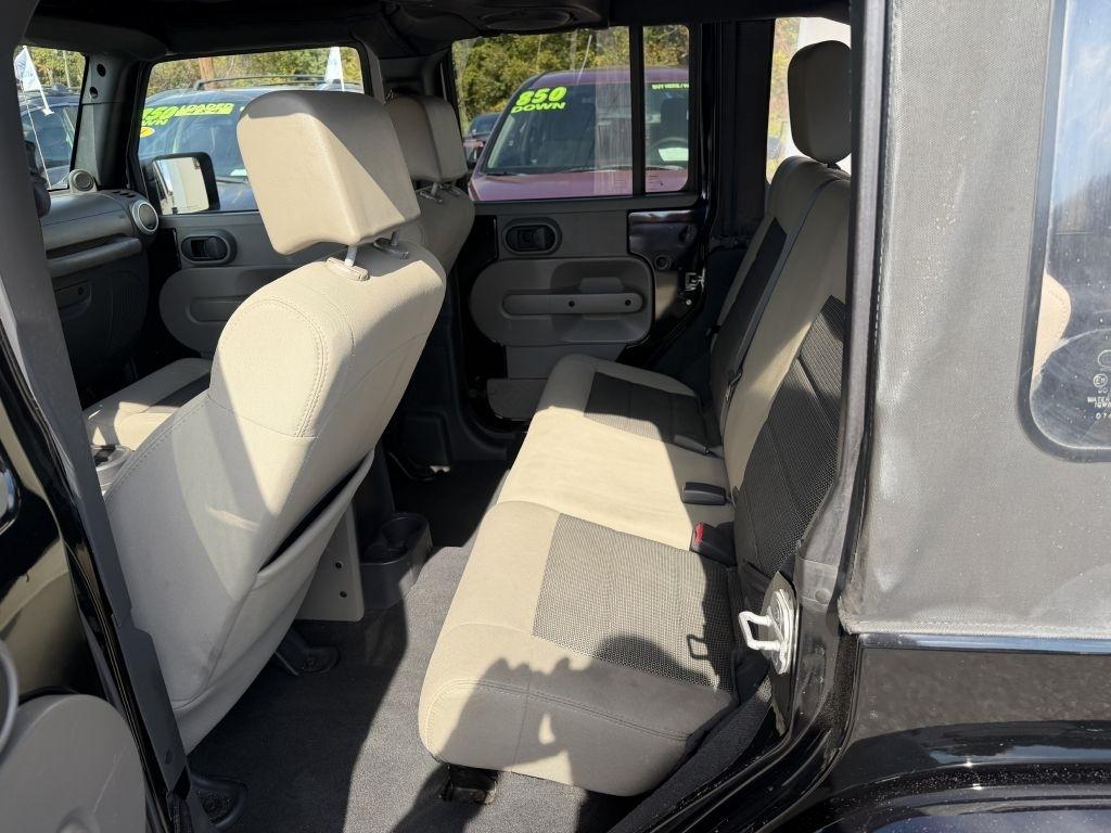 Jeep Wrangler Unlimited Sahara 2WD 2010