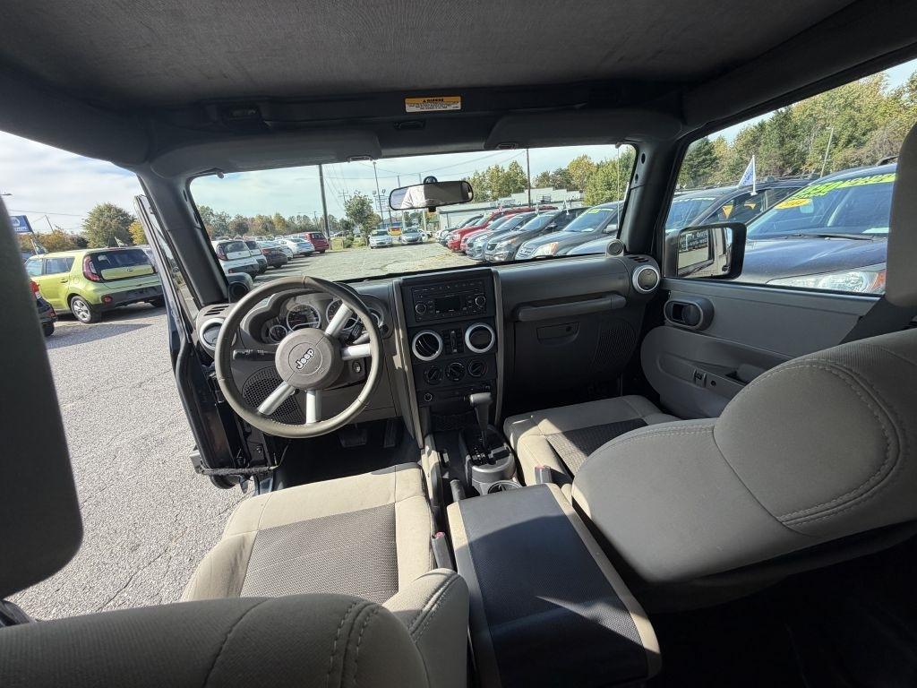 Jeep Wrangler Unlimited Sahara 2WD 2010