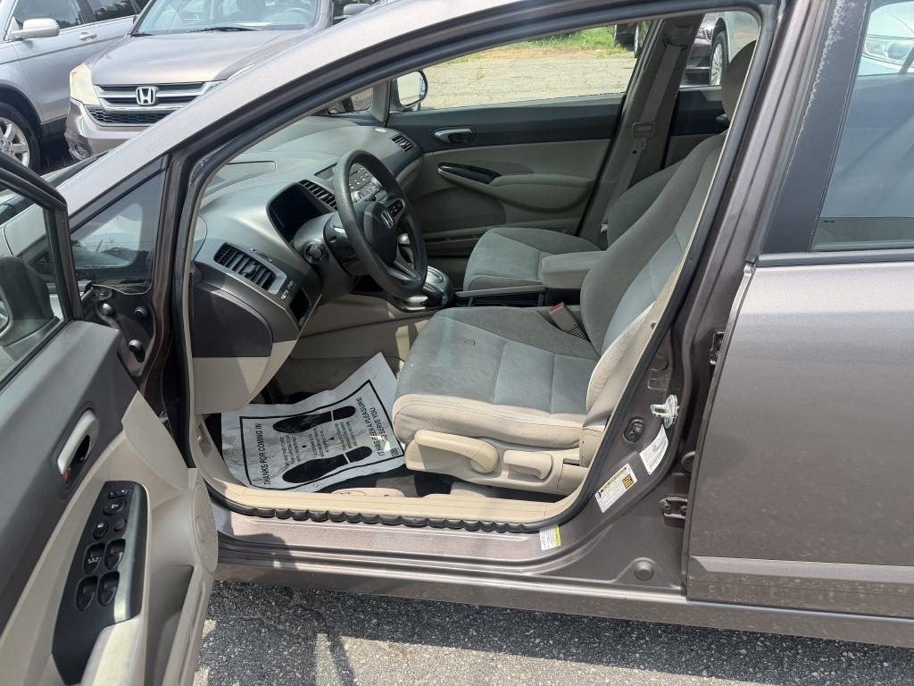 Honda Civic LX Sedan 5-Speed AT 2011