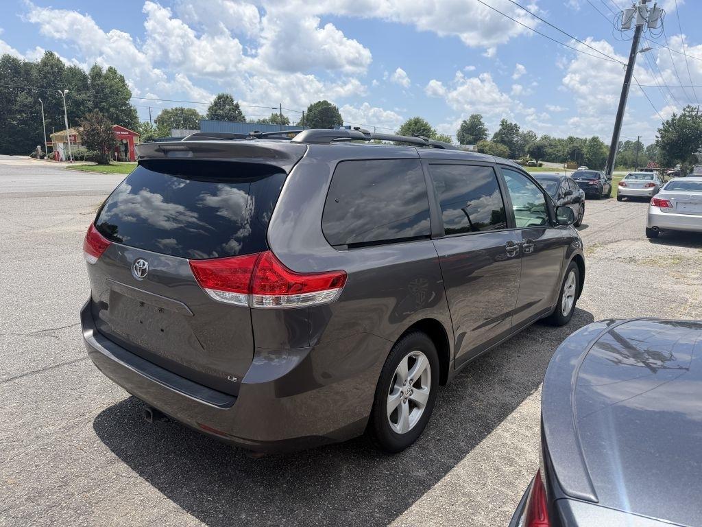 Toyota Sienna LE FWD 8-Passenger V6 2012