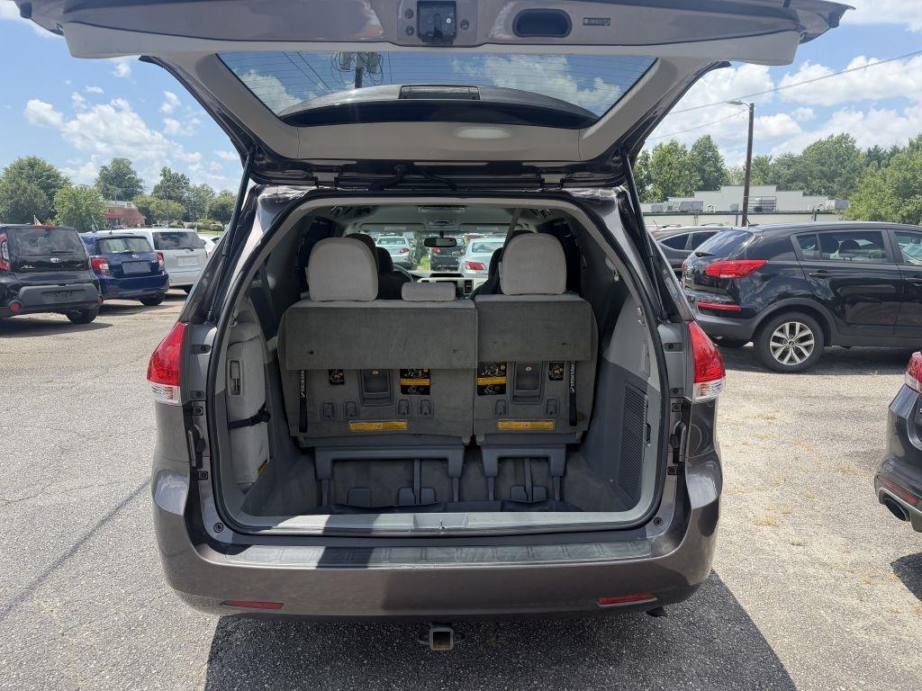 Toyota Sienna LE FWD 8-Passenger V6 2012