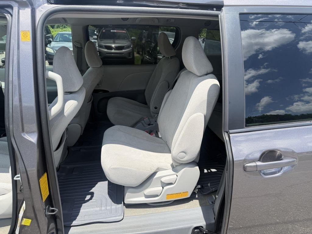 Toyota Sienna LE FWD 8-Passenger V6 2012