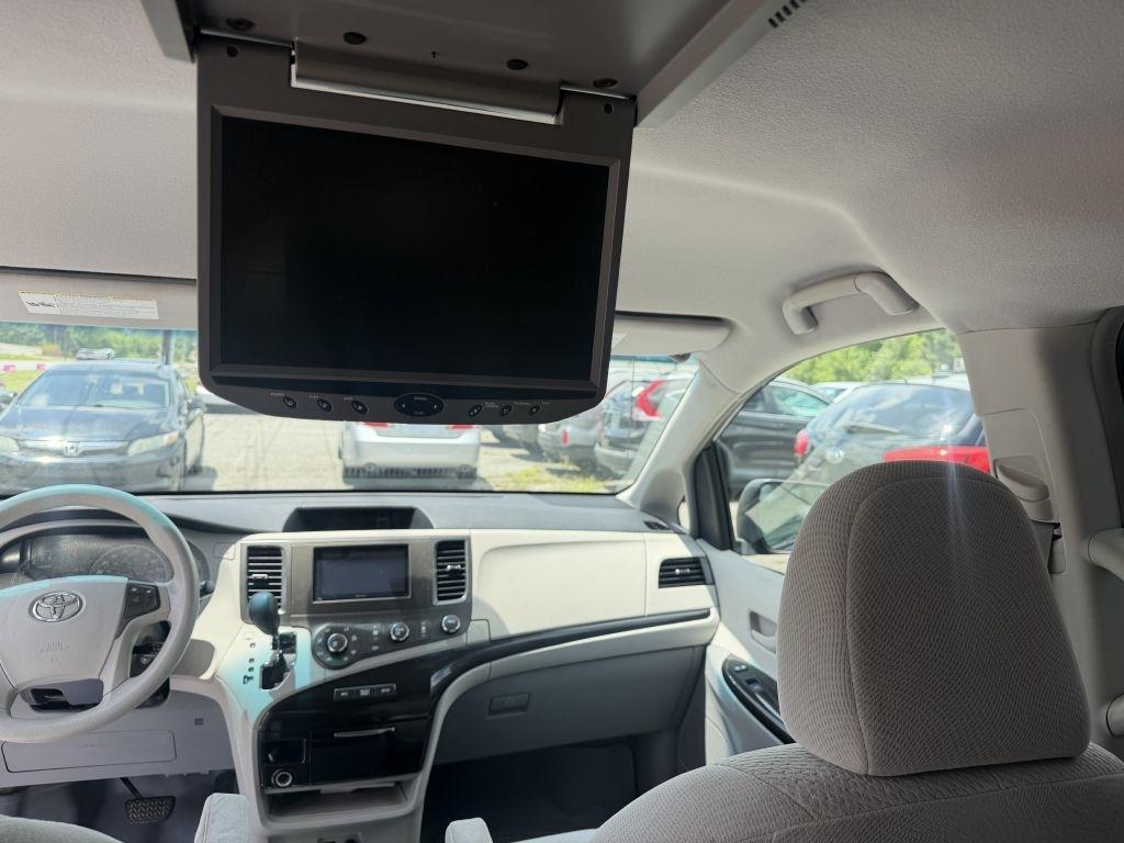 Toyota Sienna LE FWD 8-Passenger V6 2012