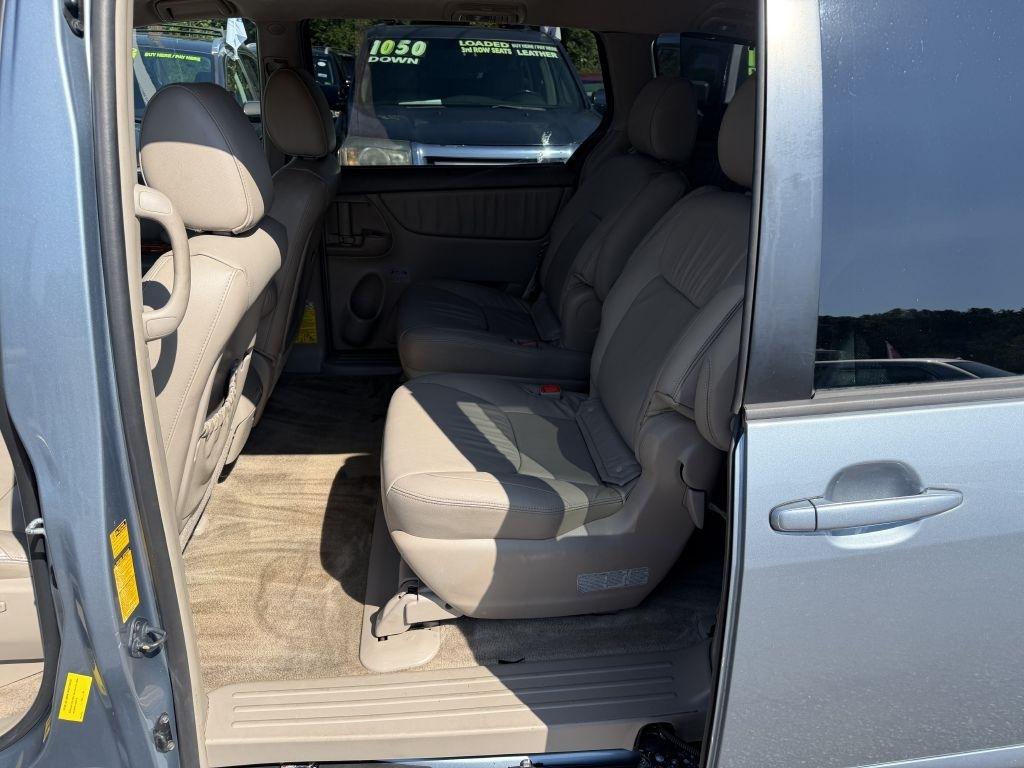 Toyota Sienna XLE FWD 2010