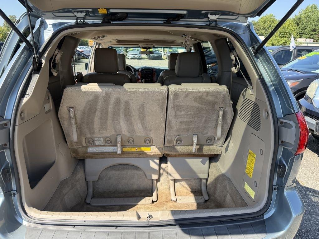 Toyota Sienna XLE FWD 2010