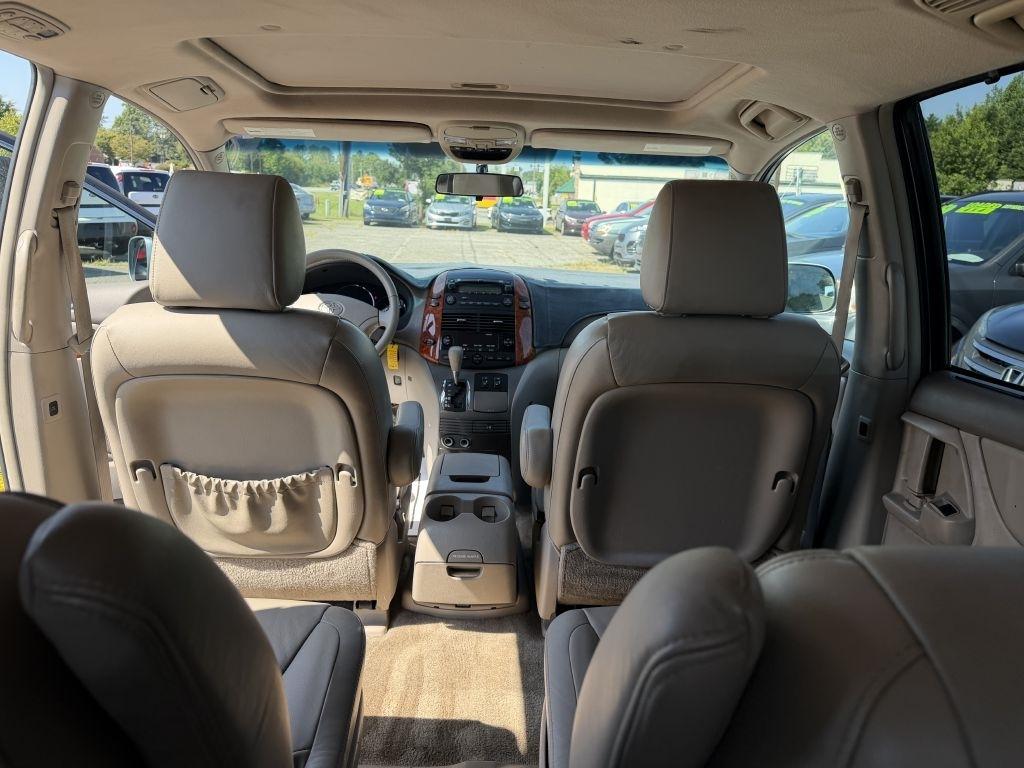 Toyota Sienna XLE FWD 2010