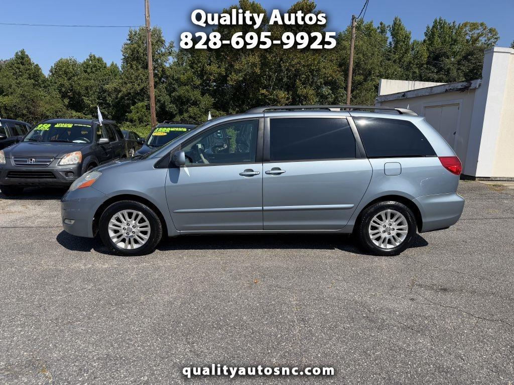 Toyota Sienna XLE FWD 2010