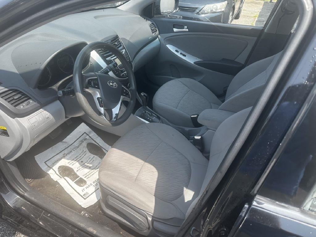Hyundai Accent GLS 4-Door 2012