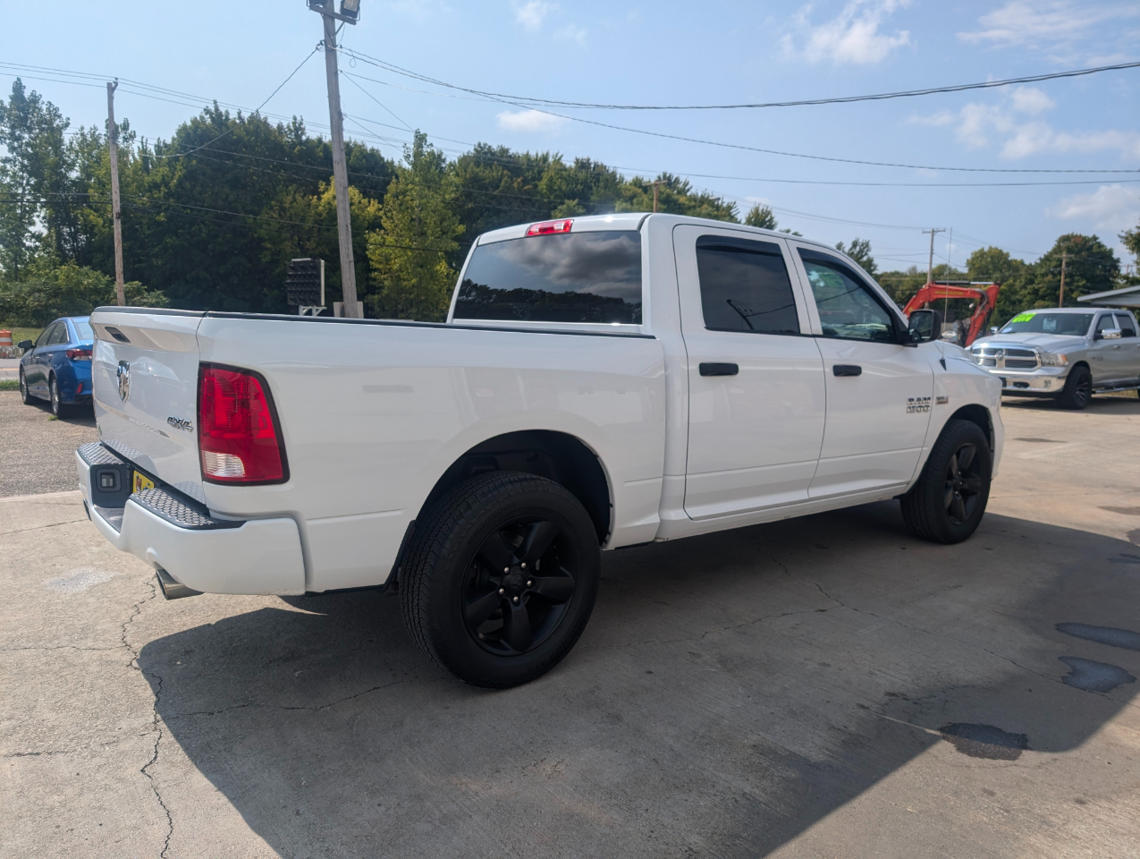 RAM 1500 4WD Crew Cab 140.5" Express 2016 RAM 1500 4WD Crew Cab 140.5" Express 2016
