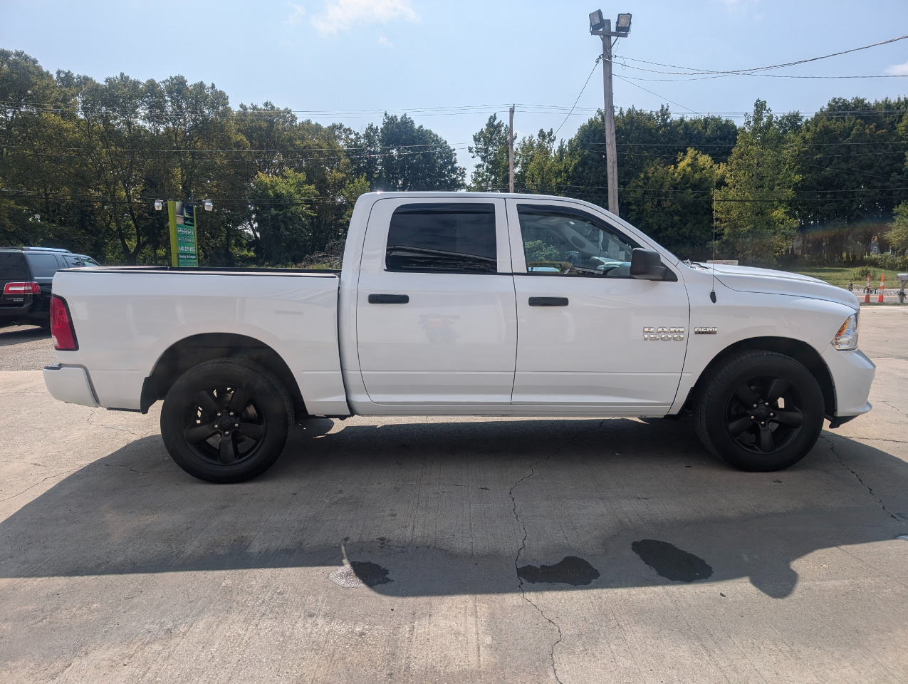 RAM 1500 4WD Crew Cab 140.5" Express 2016 RAM 1500 4WD Crew Cab 140.5" Express 2016