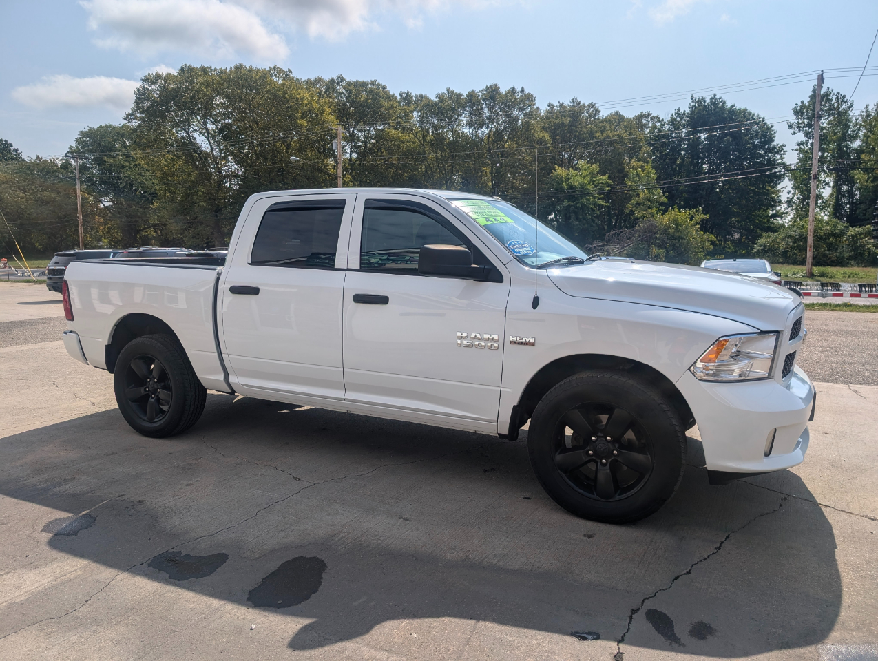 RAM 1500 4WD Crew Cab 140.5" Express 2016 RAM 1500 4WD Crew Cab 140.5" Express 2016
