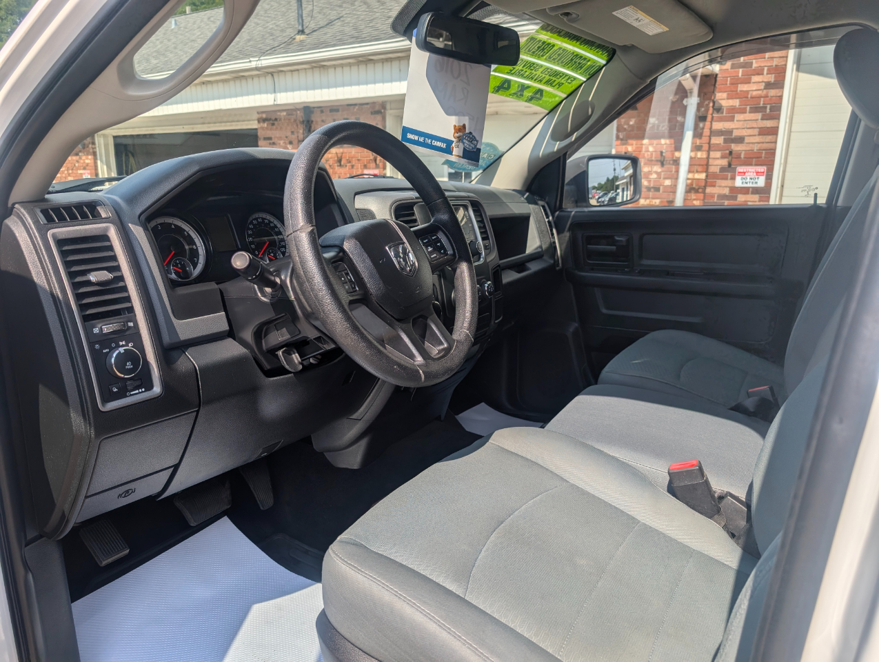 RAM 1500 4WD Crew Cab 140.5" Express 2016 RAM 1500 4WD Crew Cab 140.5" Express 2016