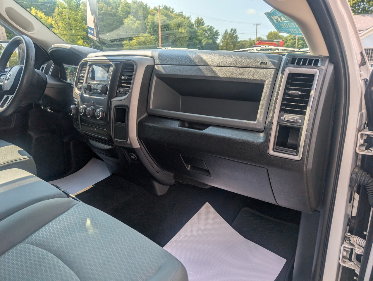 RAM 1500 4WD Crew Cab 140.5" Express 2016 RAM 1500 4WD Crew Cab 140.5" Express 2016