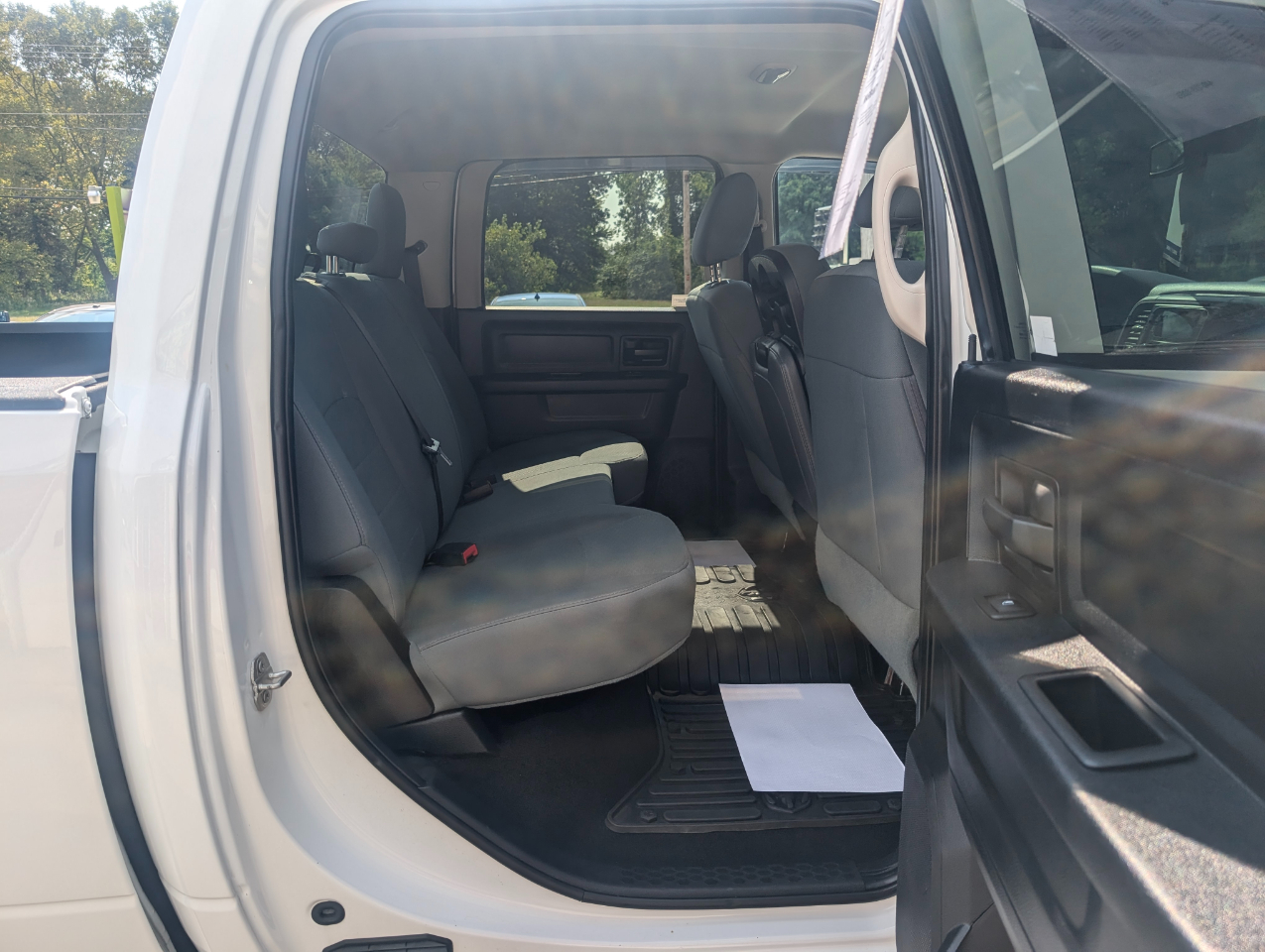 RAM 1500 4WD Crew Cab 140.5" Express 2016 RAM 1500 4WD Crew Cab 140.5" Express 2016