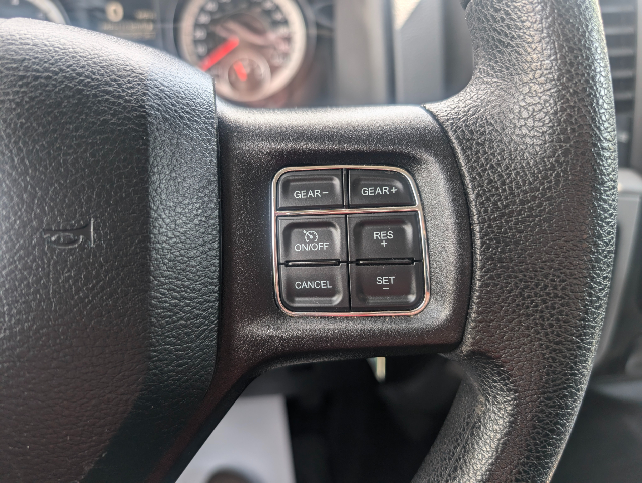 RAM 1500 4WD Crew Cab 140.5" Express 2016 RAM 1500 4WD Crew Cab 140.5" Express 2016