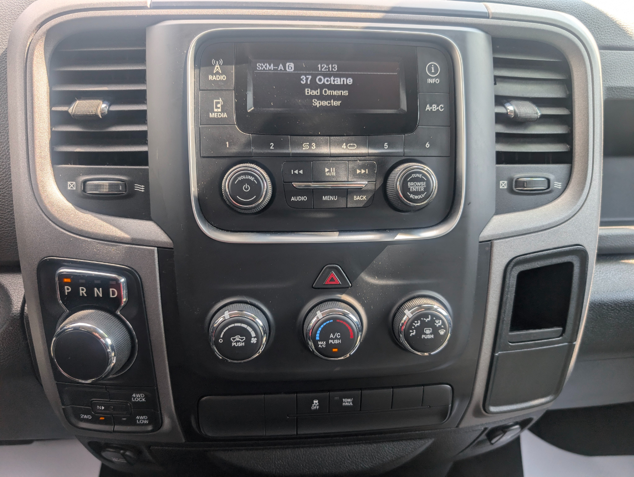 RAM 1500 4WD Crew Cab 140.5" Express 2016 RAM 1500 4WD Crew Cab 140.5" Express 2016