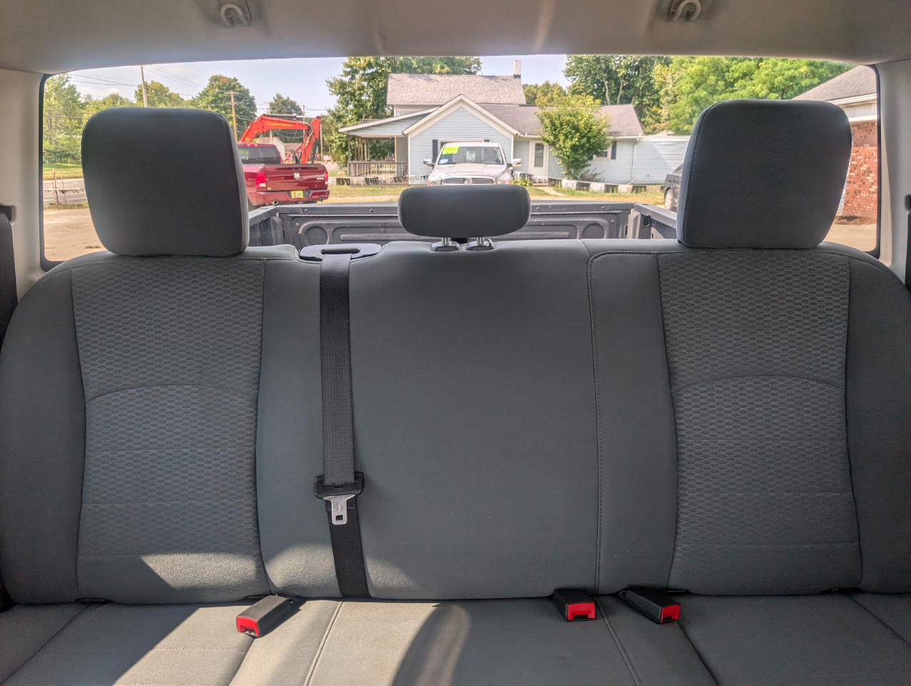 RAM 1500 4WD Crew Cab 140.5" Express 2016 RAM 1500 4WD Crew Cab 140.5" Express 2016