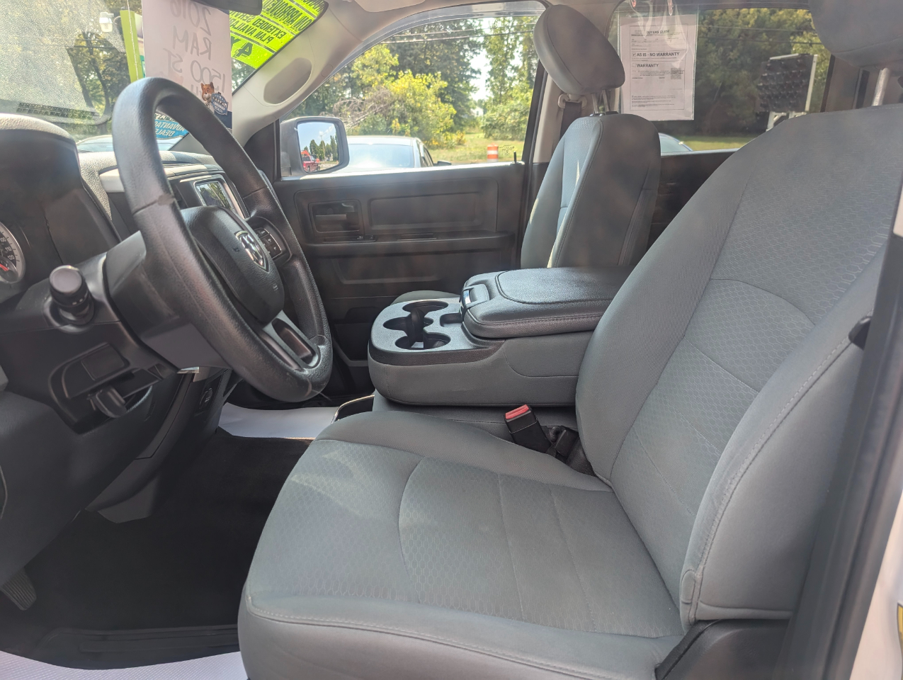 RAM 1500 4WD Crew Cab 140.5" Express 2016 RAM 1500 4WD Crew Cab 140.5" Express 2016