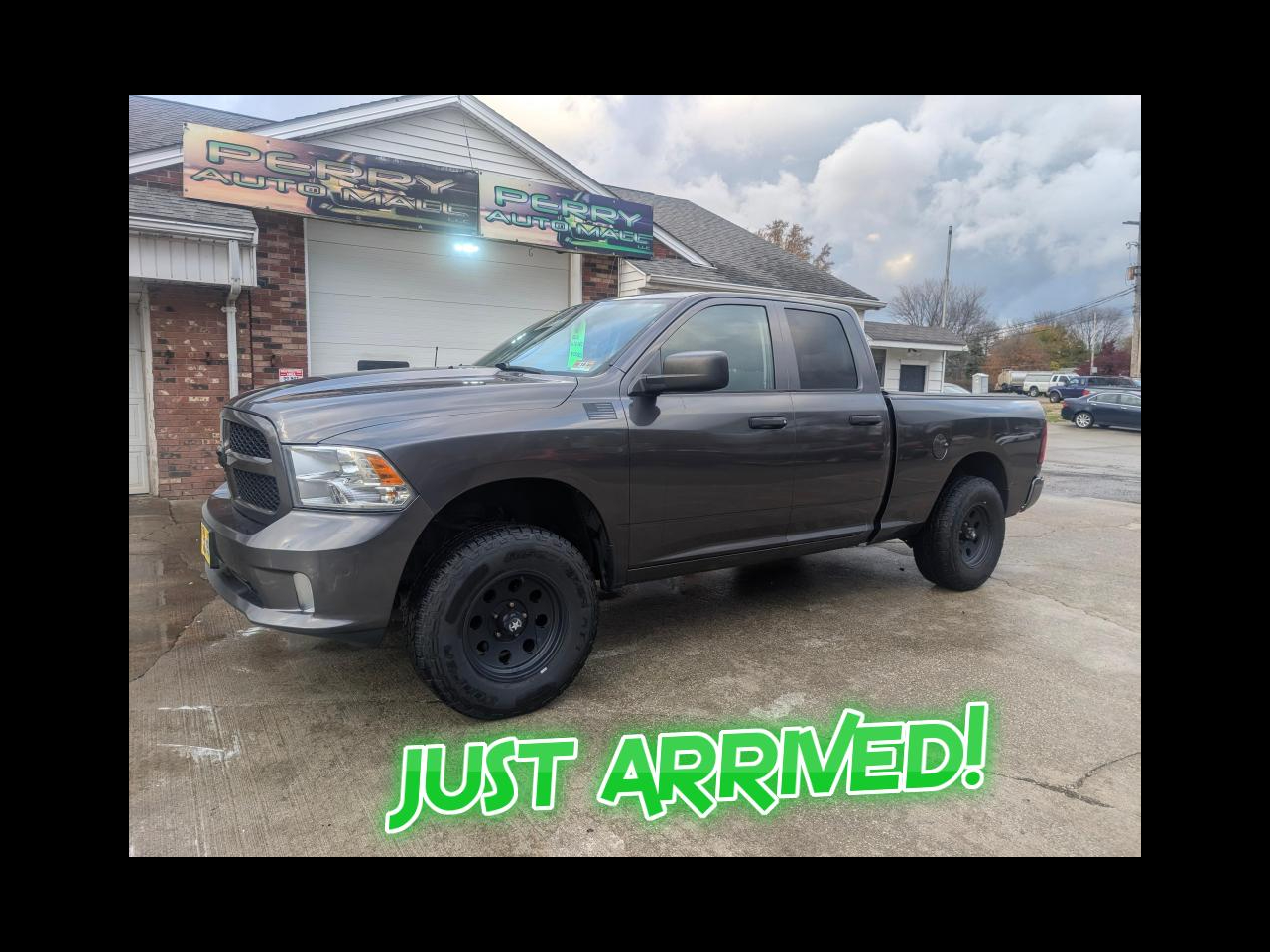 2016 RAM 1500 4WD Crew Cab 140.5" Express