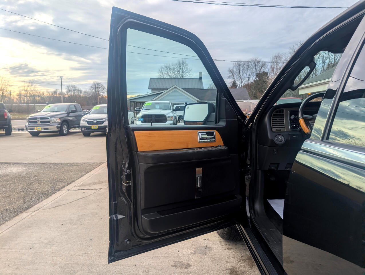 Lincoln Navigator Base 4WD 2011