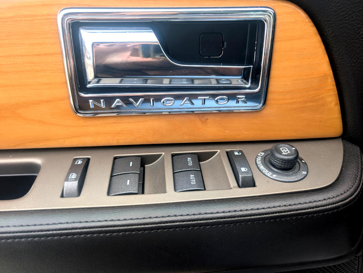 Lincoln Navigator Base 4WD 2011