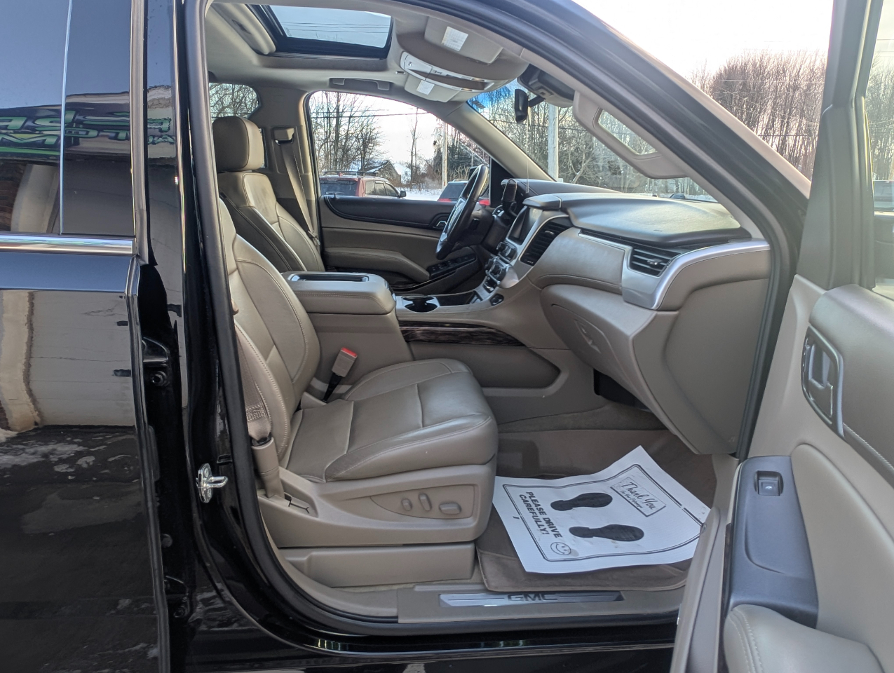 GMC Yukon SLT 4D SUV 4WD 2016