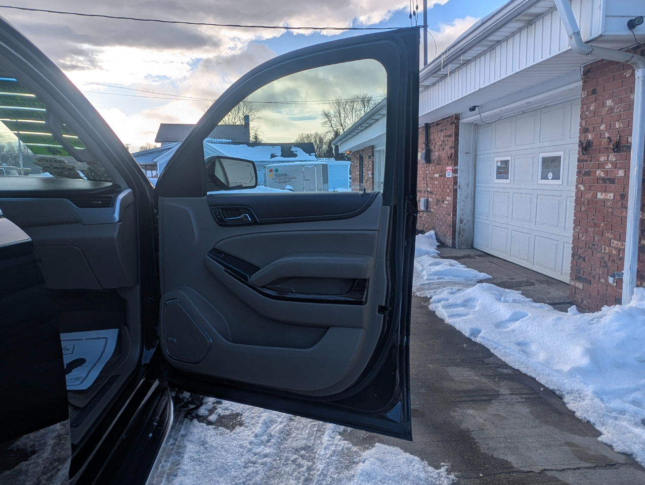 GMC Yukon SLT 4D SUV 4WD 2016