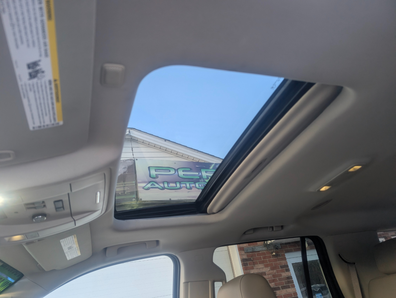 GMC Yukon SLT 4D SUV 4WD 2016