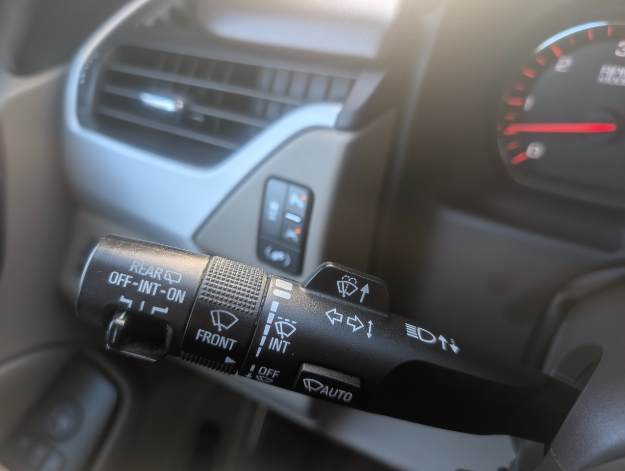 GMC Yukon SLT 4D SUV 4WD 2016