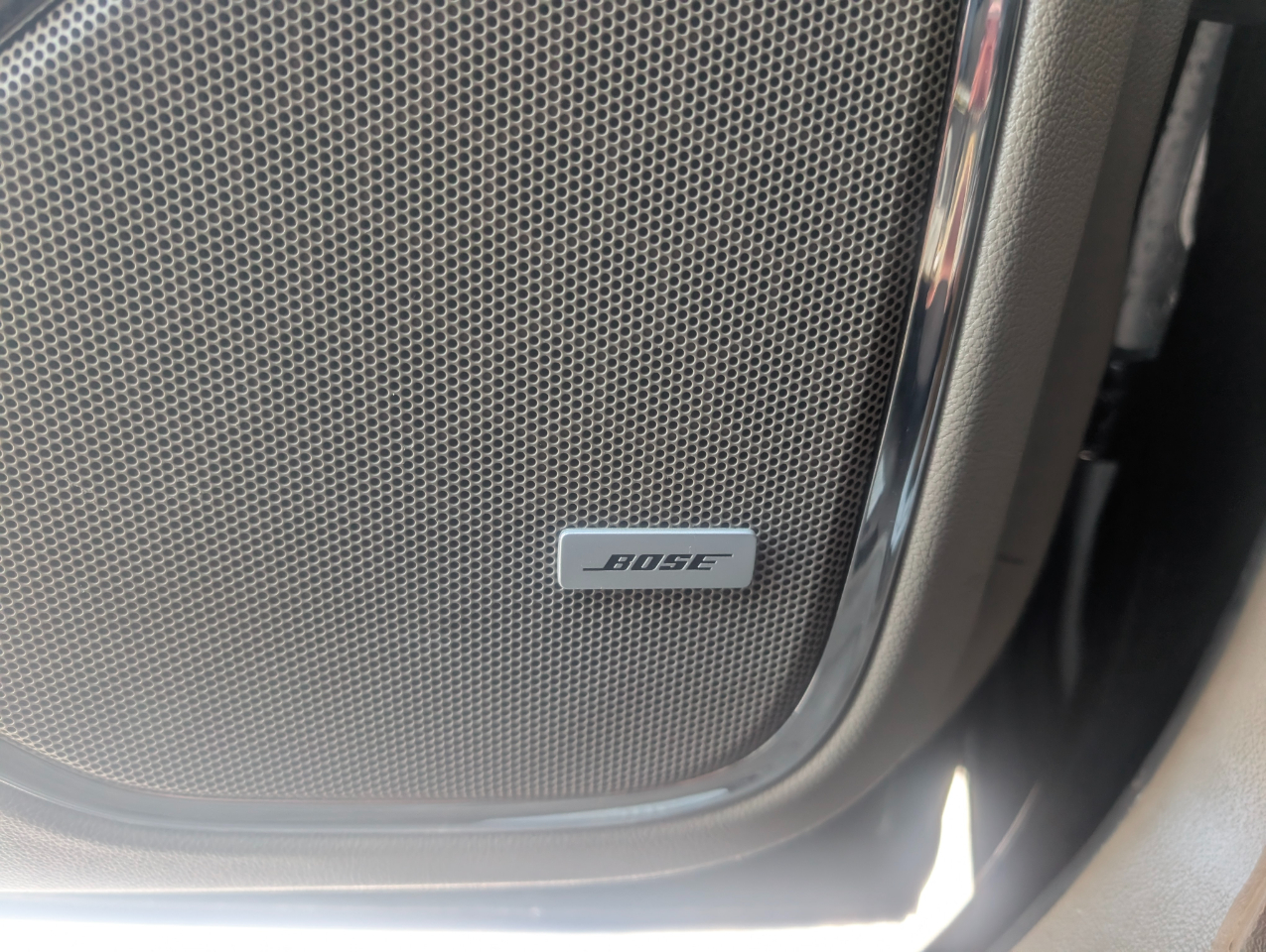 GMC Yukon SLT 4D SUV 4WD 2016