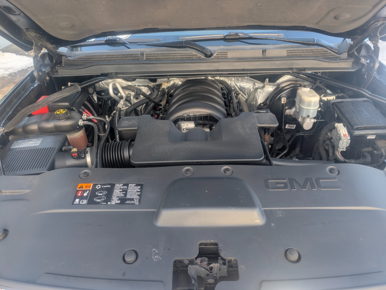 GMC Yukon SLT 4D SUV 4WD 2016