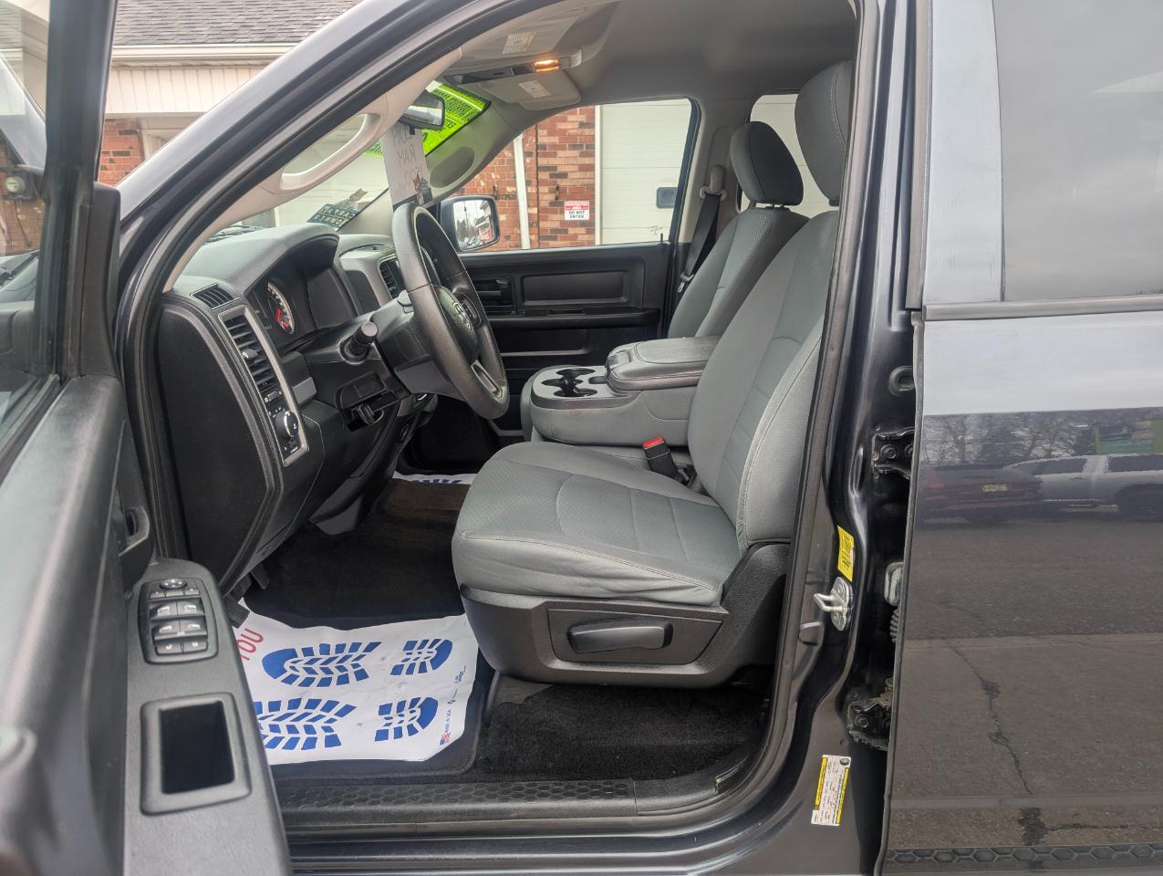 RAM 1500 Tradesman Crew Cab 4WD 2014