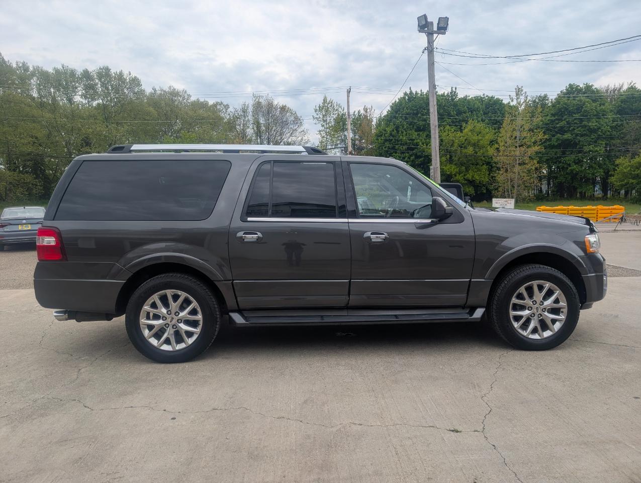 Ford Expedition EL Limited 4WD 2016
