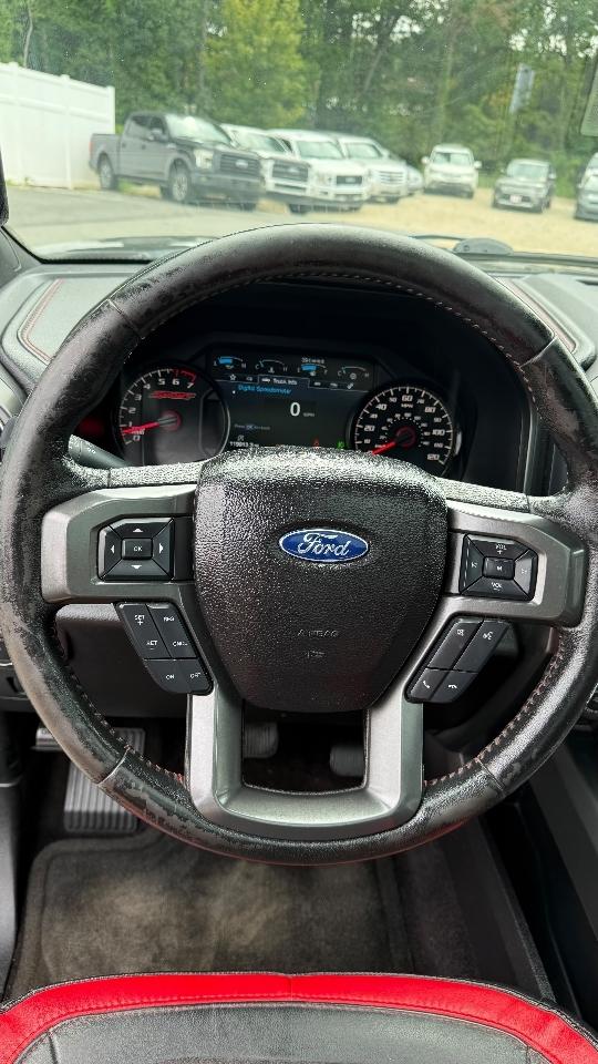 Ford F-150 Lariat SuperCrew Short Bed 4WD 2017