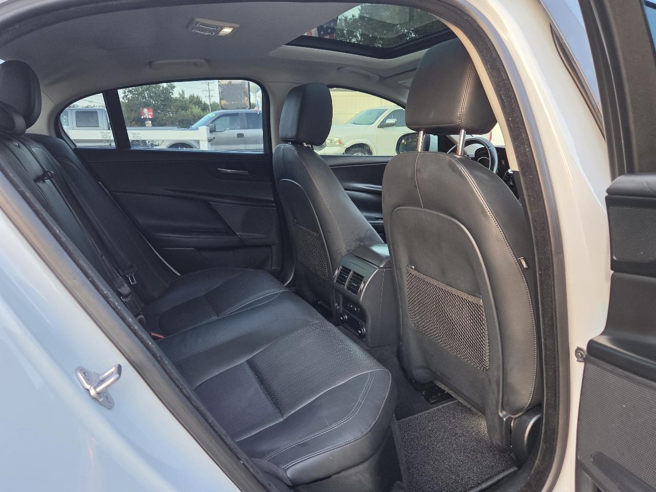 Jaguar XE 35t First Edition 2017
