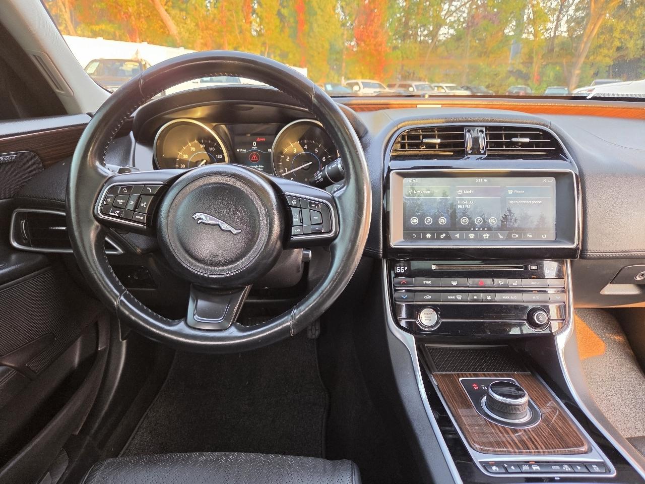 Jaguar XE 35t First Edition 2017