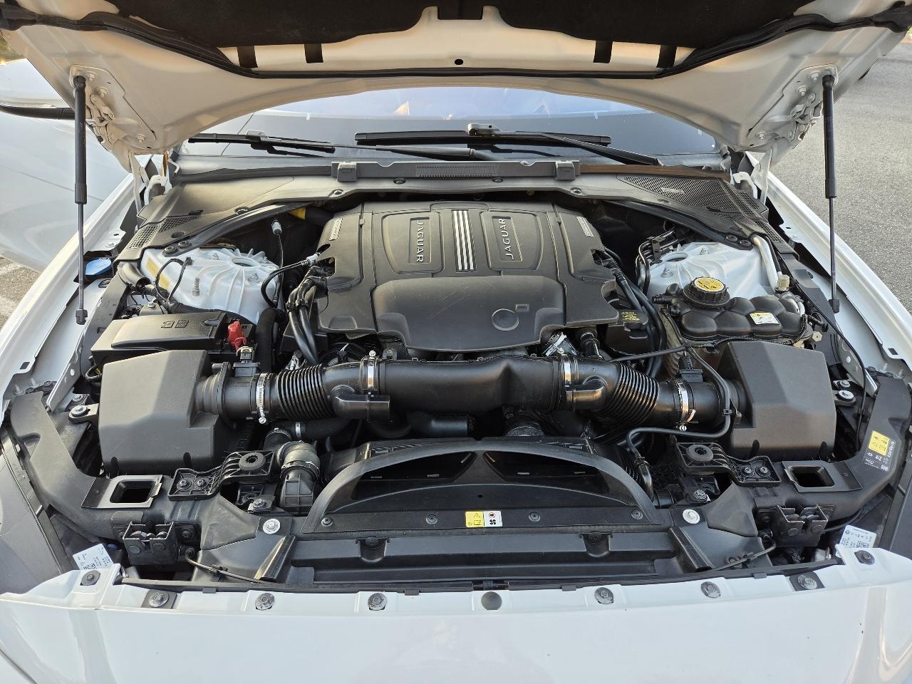 Jaguar XE 35t First Edition 2017
